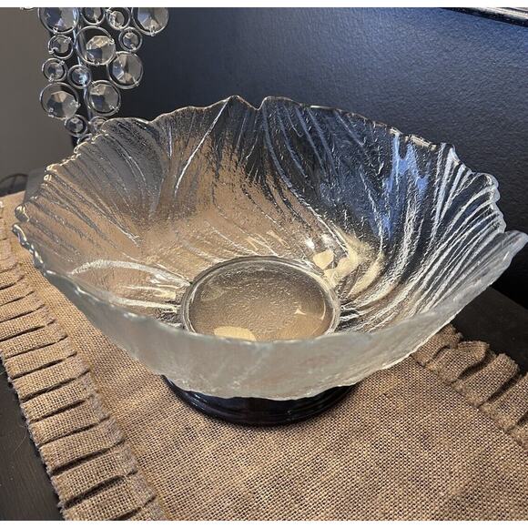 Vintage LARGE SALAD BOWL Leaf Textured Pattern Embossed Glass Silver Base Stand - Picture 1 of 5